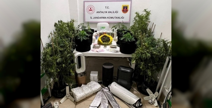 Antalya'da uyuşturucu operasyonu: 6.8 kilo skunk ele geçirildi
