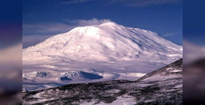 Antarktika'daki Erebus Yanardağı her gün altın püskürtüyor