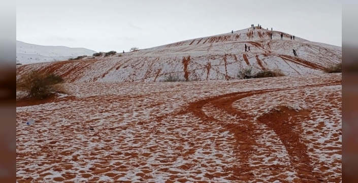 Atacama Çölü'ne ağustos ayında kar yağdı