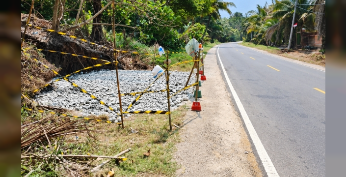 Bengkulu'daki dev çukurdan deniz suyu fışkırıyor