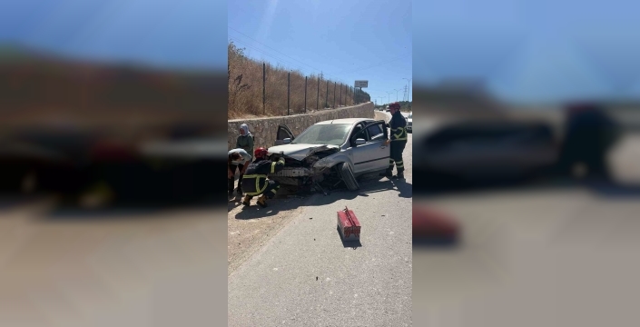 Bilecik'te otomobil istinat duvarına çarptı, sürücü yaralandı