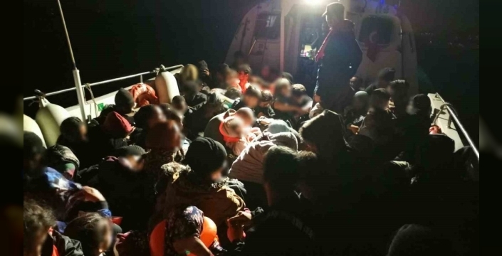 Bozcaada açıklarında 69 kaçak göçmen yakalandı