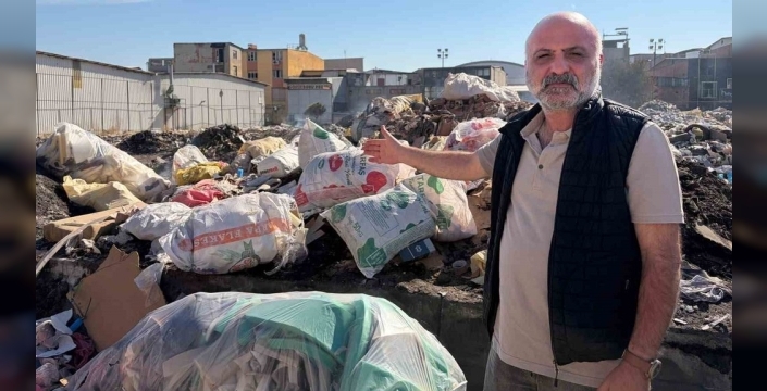 Buca'da çöplük alan alevlere teslim oldu