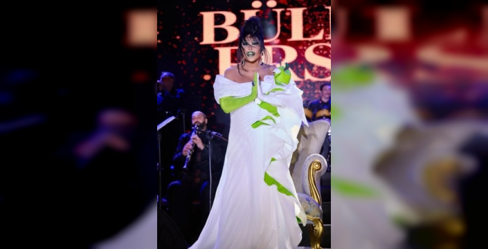 Bülent Ersoy, Çivril'de konser verdi ve dans etti