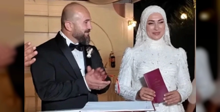 Burak Özçivit, kız kardeşinin düğününe katılmayıp Bodrum'a gitti