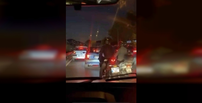 Bursa'da motosikletliler, yol vermeyen sürücüyü takip etti