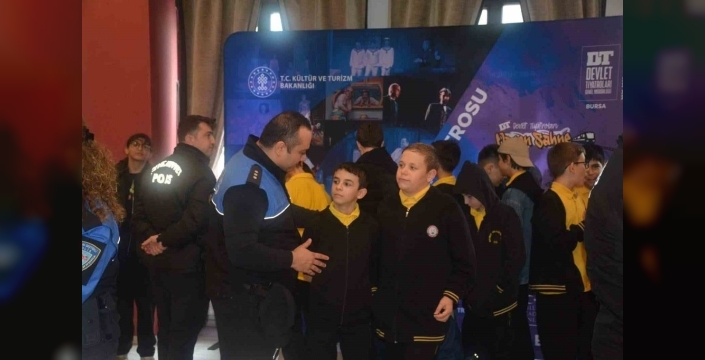 Bursa'da öğrencilere tiyatro etkinliği