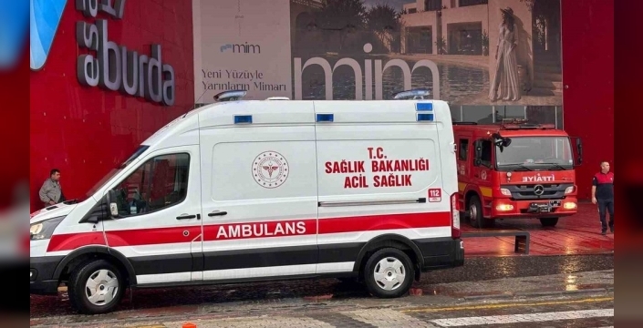 Çanakkale AVM'de elektronik mağazasında yangın