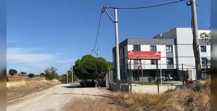 Çanakkale'de özel bakım merkezi yakınında ot yangını çıktı