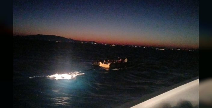 Çeşme ve Menderes açıklarında 57 göçmen kurtarıldı
