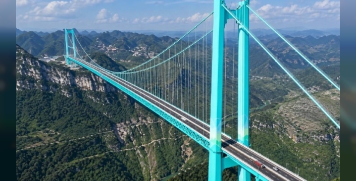 Çin'de köprü iki saatlik yolu iki dakikaya indirdi