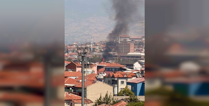 Denizli'de palet fabrikasında yangın çıktı