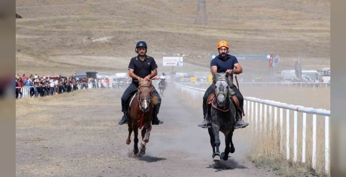 Erzurum'da ulusal rahvan at yarışları düzenlendi