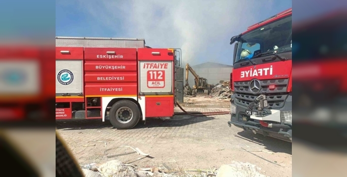 Eskişehir'de geri dönüşüm tesisinde yangın söndürüldü