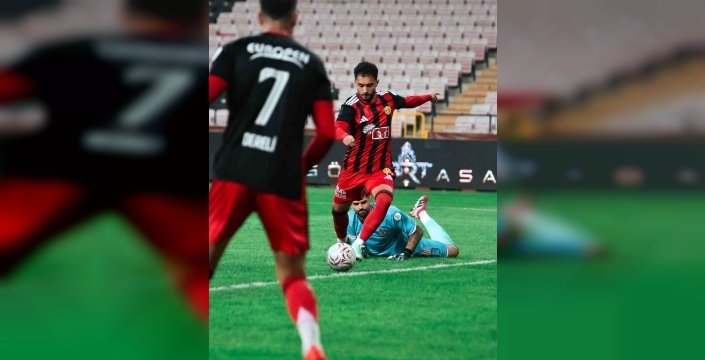 Eskişehirspor, Balıkesirspor'u farklı mağlup etti