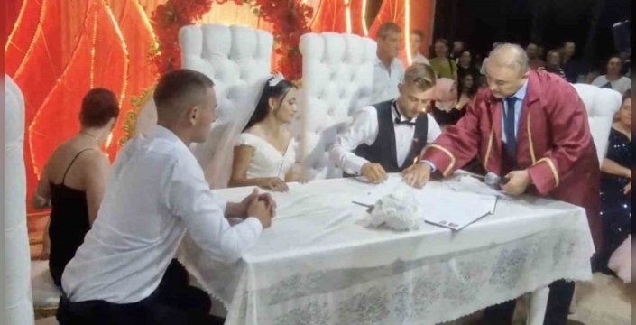 Gelibolu'da nikah memuru kızı ve damadının nikahını kıydı