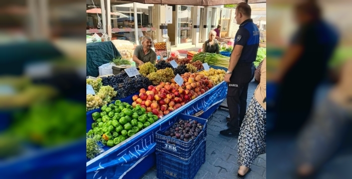 Germencik'te semt pazarında etiket ve tartı denetimi yapıldı