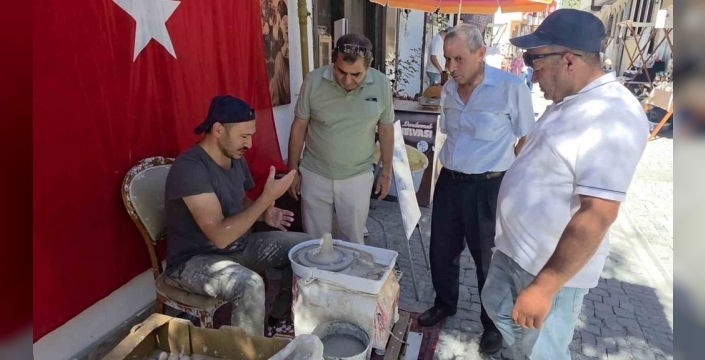 Germiyan Sokağı'nda çini sanatı deneyimi artıyor