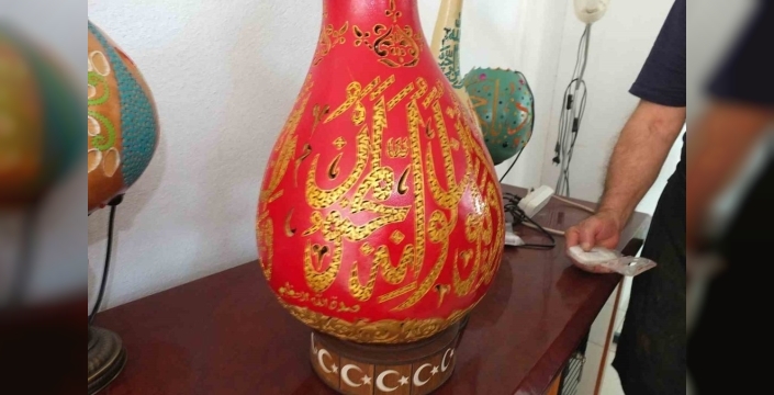 Hat sanatçısı Mahmut Ertan, eserini Cumhurbaşkanlığı'na hediye etmek istiyor
