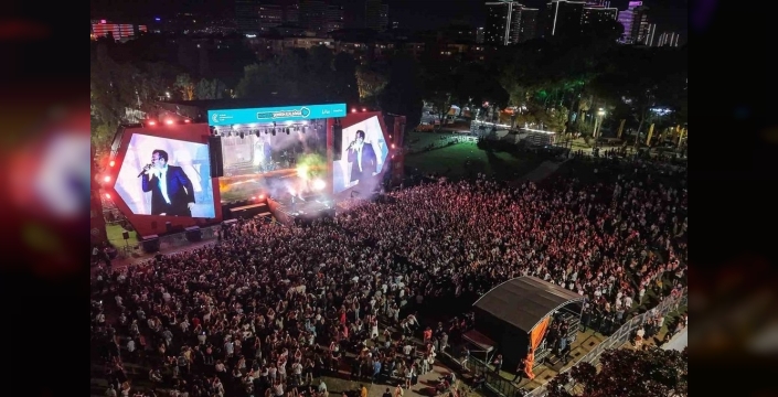 İEF'de dördüncü gününde müzik ve mizah rüzgarı