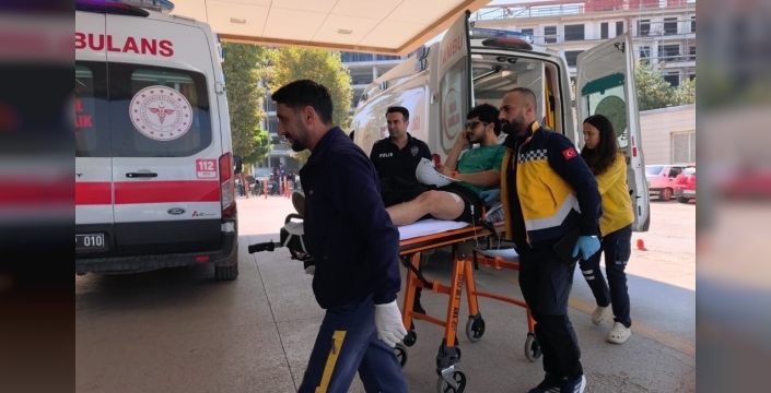 İnegöl'de motosikletli sürücü otomobille çarpıştı, yaralandı