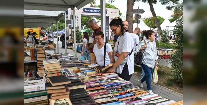 İZKİTAP günleri, Kültürpark'ta kitapseverleri buluşturdu