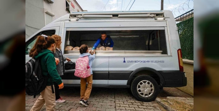 İzmir'de 2 bin öğrenciye beslenme paketi desteği sürüyor