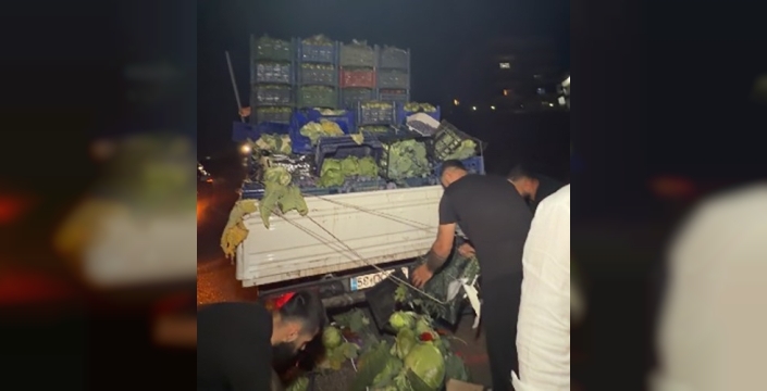 İzmir'de yola dökülen ürünler için vatandaşlar seferber oldu