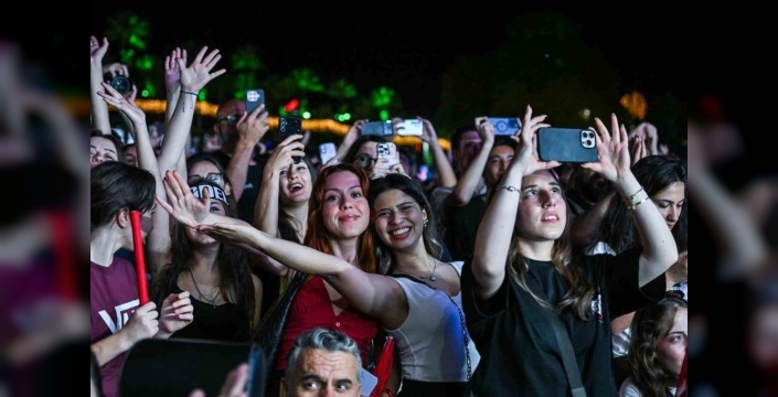 İzmir fuarı 9 Eylül coşkusunu konser ve tiyatroyla kutladı