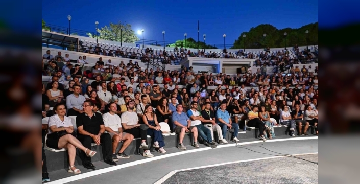 İzmir fuarı tiyatro ve stand-up gösterileriyle zenginleşti