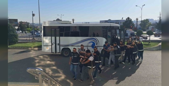 Karaman'da 'Sokaklar Güvende' operasyonunda 10 kişi tutuklandı