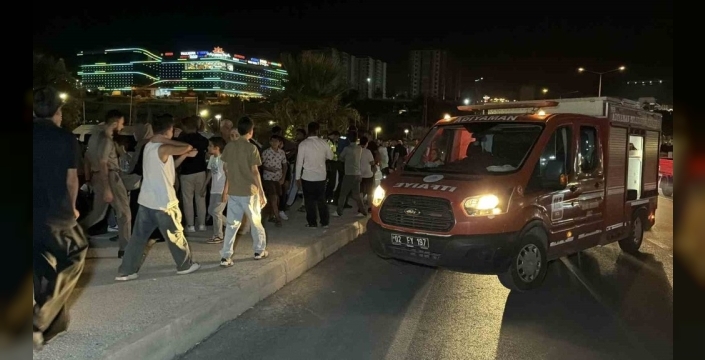 Kontrolden çıkan otomobil park halindeki araca çarptı: 5 yaralı