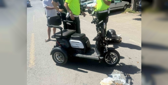 Kula'da elektrikli bisiklet devrildi: 1 yaralı