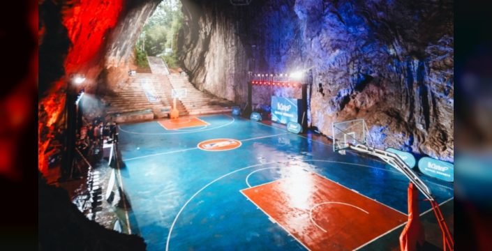 Mağara içine basketbol sahası yapıldı