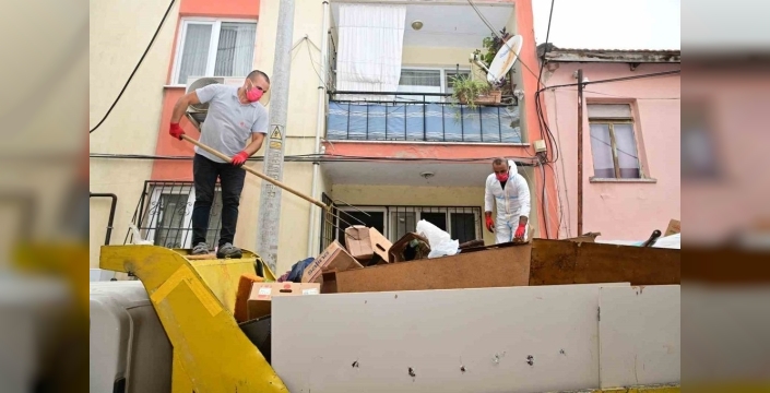 Manisa'da çöp ev temizlendi