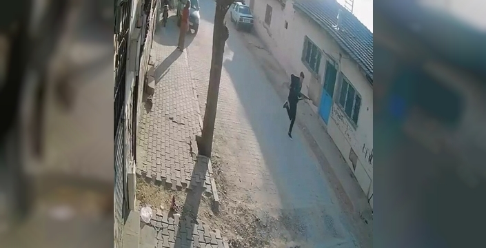 Manisa’da lise önünde silahlı saldırı: Saldırgan böyle kaçtı