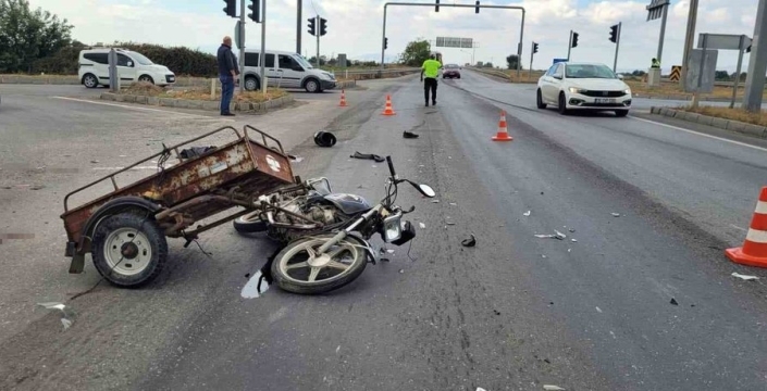 Manisa'da sepetli motosiklet ve tır çarpıştı, 1 kişi öldü