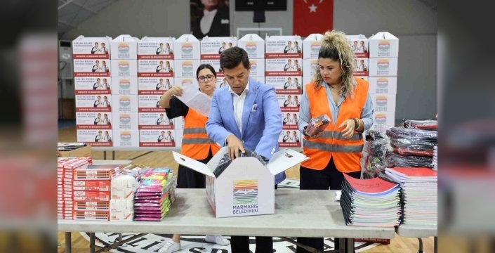 Marmaris'te öğrencilere eğitim destek kutuları dağıtıldı