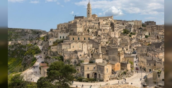Matera'da 9 bin yıllık mağara evler günümüzde de kullanılıyor