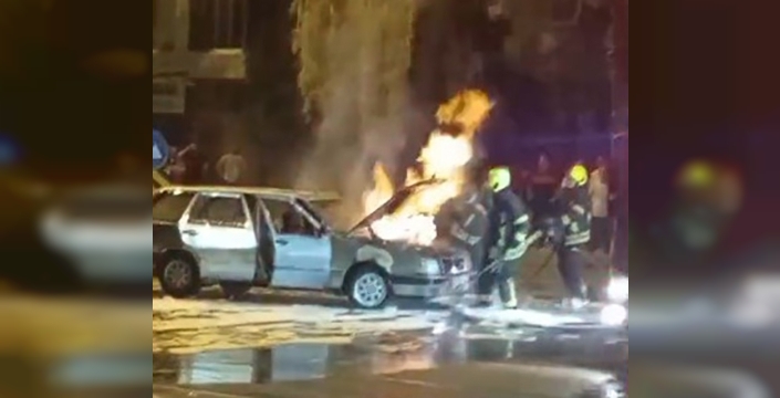 Mersin'de seyir halindeki otomobilde yangın çıktı