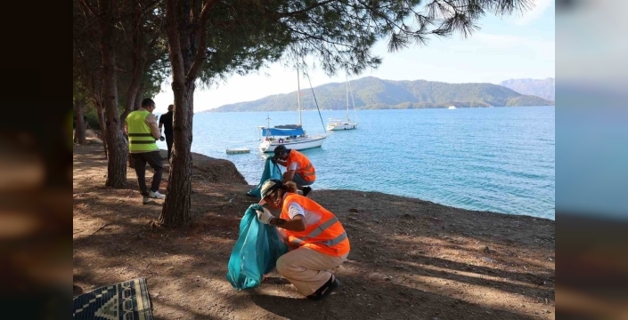 MSC DIVINA gemi personeli, Marmaris'te çevre temizliği yaptı