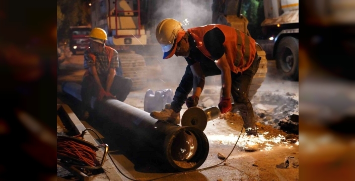 Muski, Orhaniye'de gece mesaisiyle içme suyu hattını yeniliyor