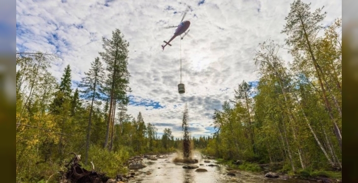 Nehre helikopterle 150 ton kum bırakıldı
