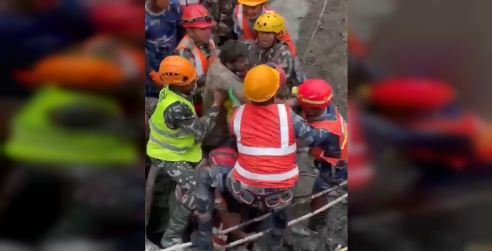 Nepal'de tünelde mahsur kalan işçiler 9 gün sonra kurtarıldı