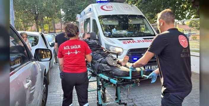 Okul çıkışı öğrencinin ayağı otomobil altında kaldı