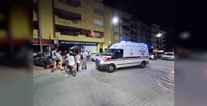 Otomobil AK Parti ilçe binasına girdi