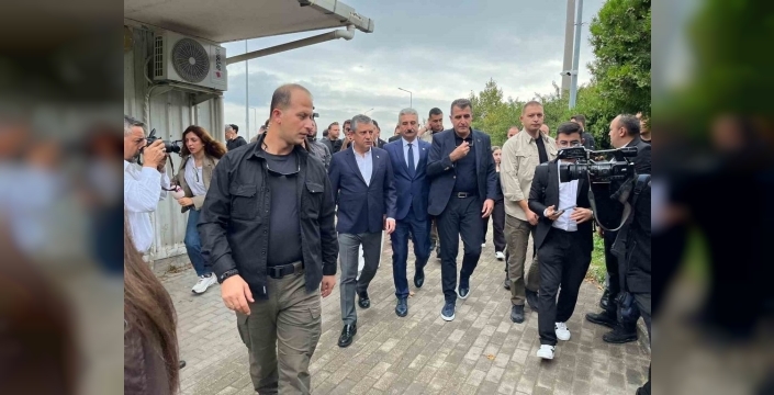 Özgür Özel, tutuklu belediye başkanını cezaevinde ziyaret etti