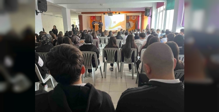Polis, lise öğrencilerine meslek tanıtımı yaptı