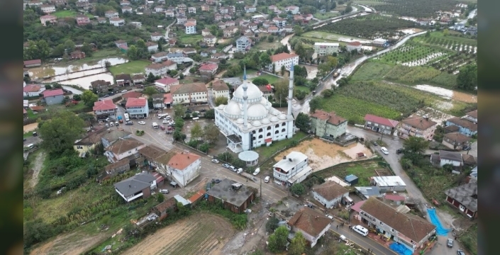 Sakarya'da taşkın sonrası mahalle temizleniyor