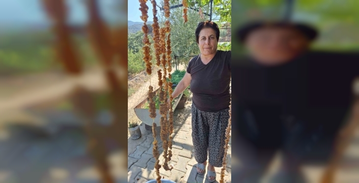 Sarıgöl'de çiftçiler üzüm yerine cevizli sucuk üretmeye başladı